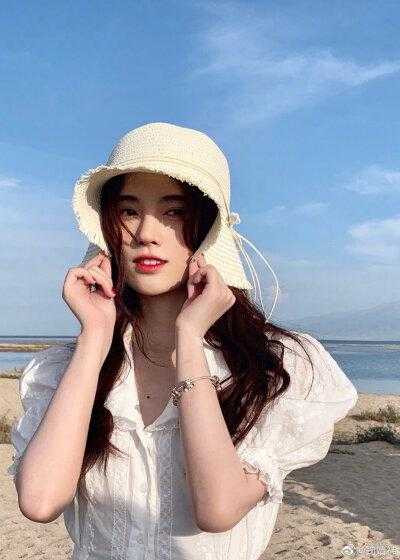 被抛弃后，邻家小青梅成了国民闺女全文章节