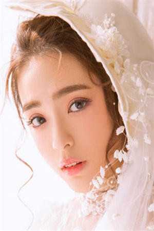 全文章节娘娘委屈皱眉，陛下他连夜轻哄