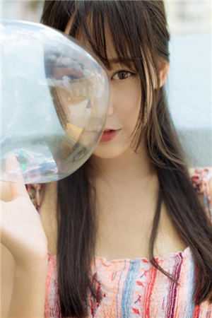 穿书后，她直接摆烂成全恋爱脑继女畅销小说