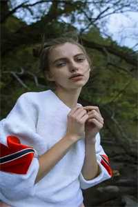我被养了十八年的女儿推下悬崖