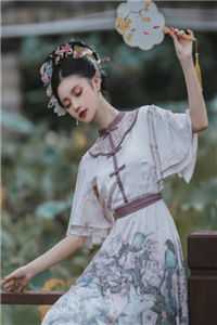 嫁腹黑大佬，娇艳美人撩他诱哄他