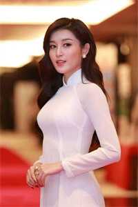 火爆小说女尊世界：我的夫郎太过绝色