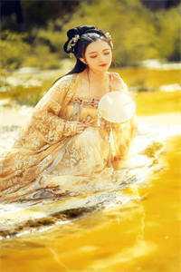 穿书女配娇又软，山里糙汉宠妻上头周野白月季