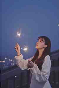 深夜化妆的女人抖音热门