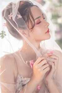 杨咩咩许星漾写的小说勇闯娱乐圈，一不小心癫成了顶流