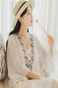 妈妈被抓进精神病院后,我手捧英雄勋章长跪不起